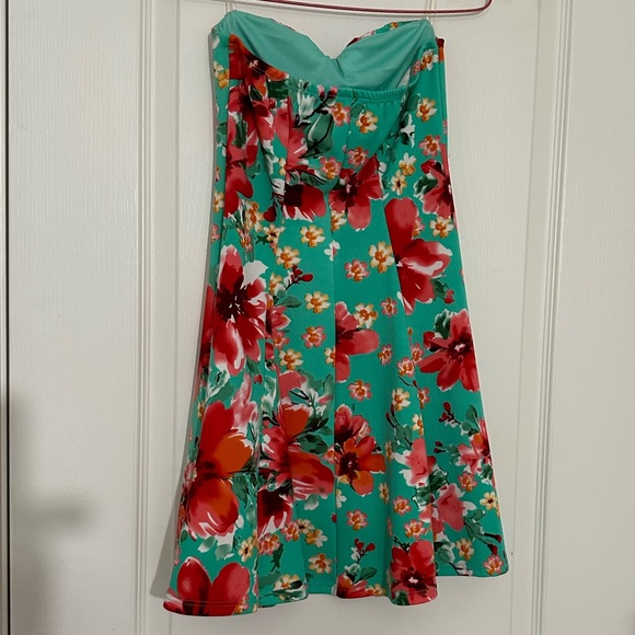 Floral Summer Strapless Dress - Picture 4 of 5
